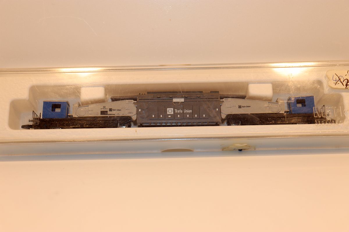 Märklin 8620 Heavy Load Transformer Car, loaded with transformer, inscription Trafo Union with logo, road no. 521 152, for Z scale