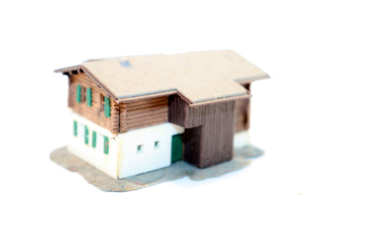Model building SW21158, rural two-storey residential house, N gauge (already assembled from a kit, the item comes from a dismantled layout), for N gauge,
