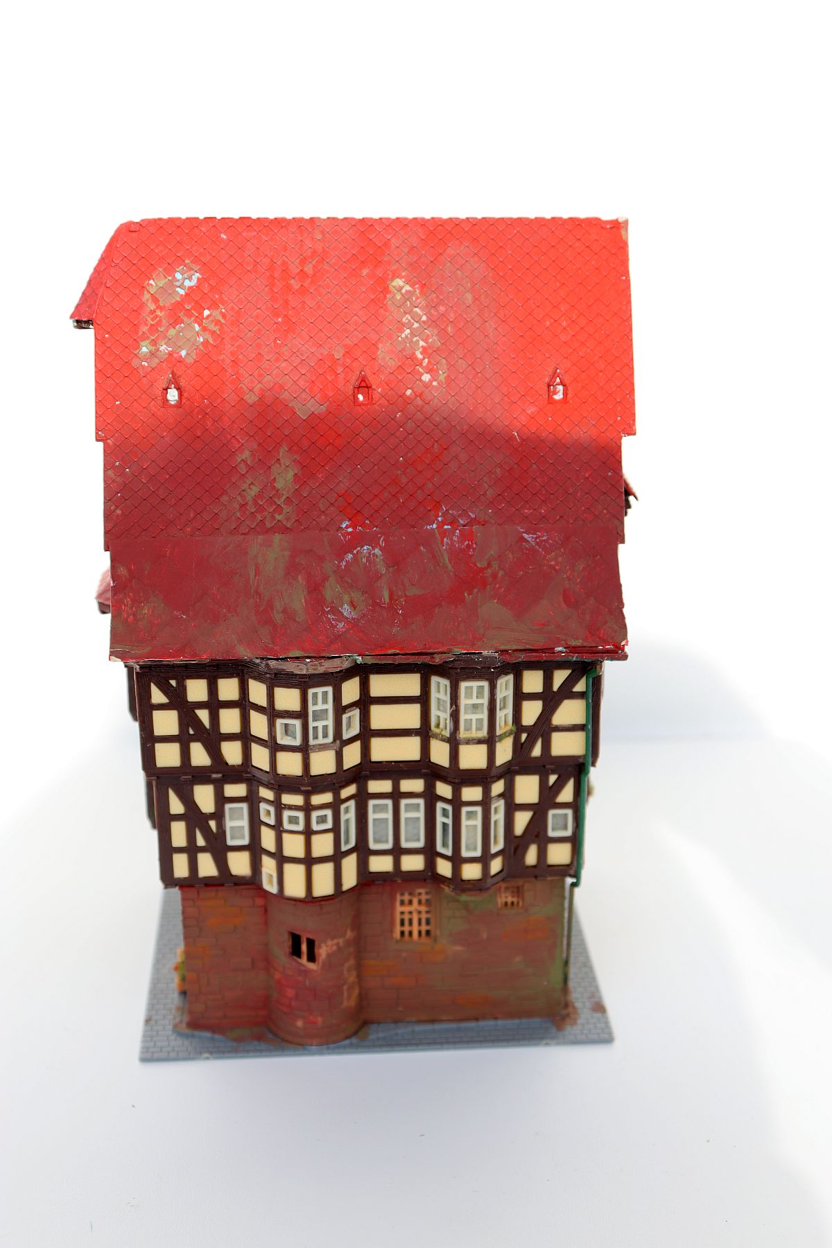 Modellbau SW20022, half-timbered house with arcades, gauge H0, (already assembled from kit), for gauge H0, 