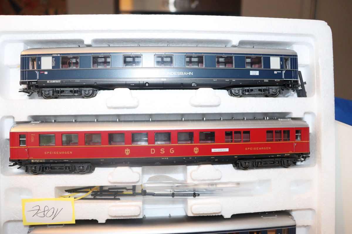 Märklin 43209, DB Loreley A4üe 4-piece Express Train Car Set, Era III, AC, for H0 scale, with original packaging.