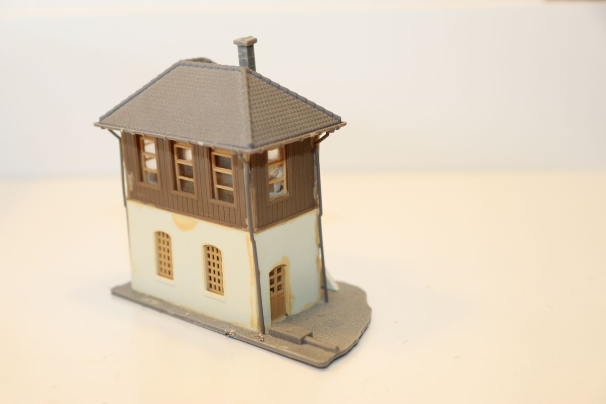 Model Kit SW21179, Signal Box (already assembled from kit, item comes from a dismantled layout), for N gauge, w