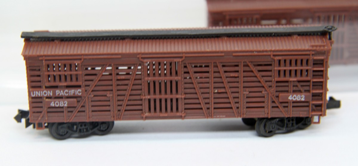Arnold 0482 C, US-Güterwagen, Union Pacific 4082,  Viehtransportwagen (Stock Car), 4-achsig, braun, ´St L IM & S´, DC, Spur N, in ErsatzVP