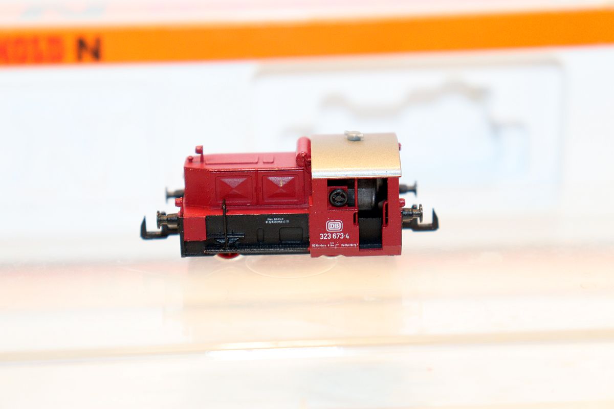 Arnold 2065, Diesellok 323 673-4  der DB, Epoche 4, rot, DC, Spur N