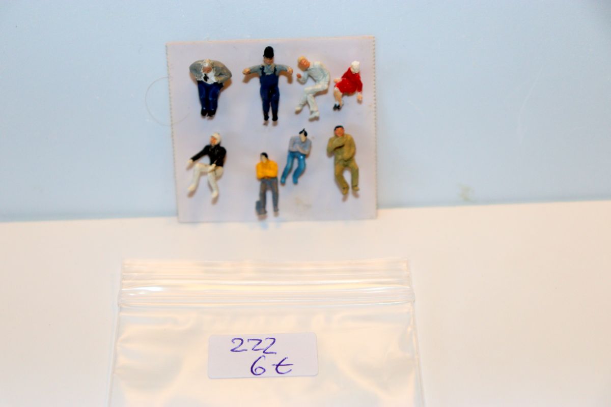 Modellbaufiguren-Set Nr, 222, verschiedene sitzende Personen für Stühle/Bänke oder Personenwagen
