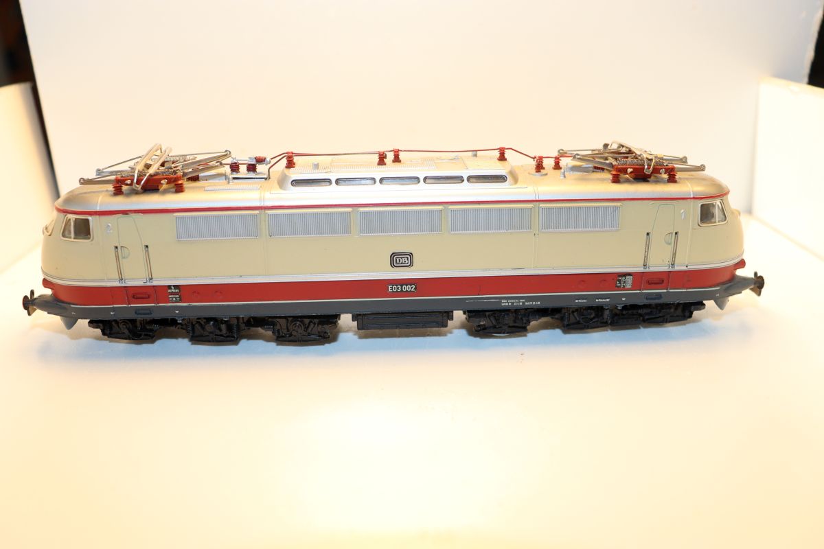 Märklin Hamo 8353 Electric Locomotive E-Lok BR E03 002 of the DB, beige/red, DC, for H0 gauge, see pictures