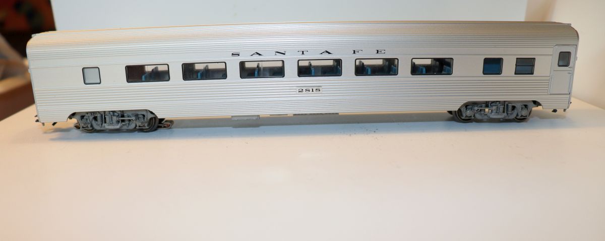 Märklin 43601, US-Streamliner Coach, "Santa Fe 2818", Aluminium, AC, für Spur H0, mit zusätzlicher Beleuchtung