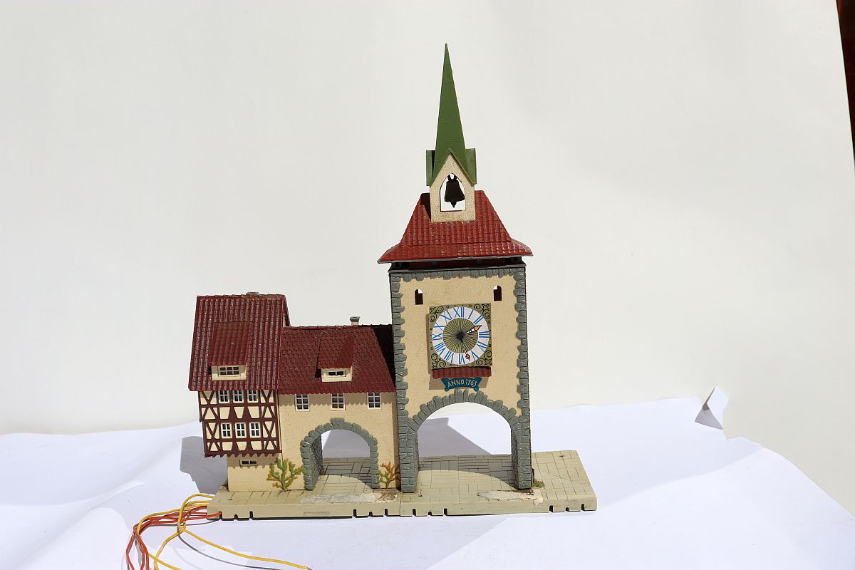Modellbau SW19963, Stadttor mit Turm und Fachwerkhaus