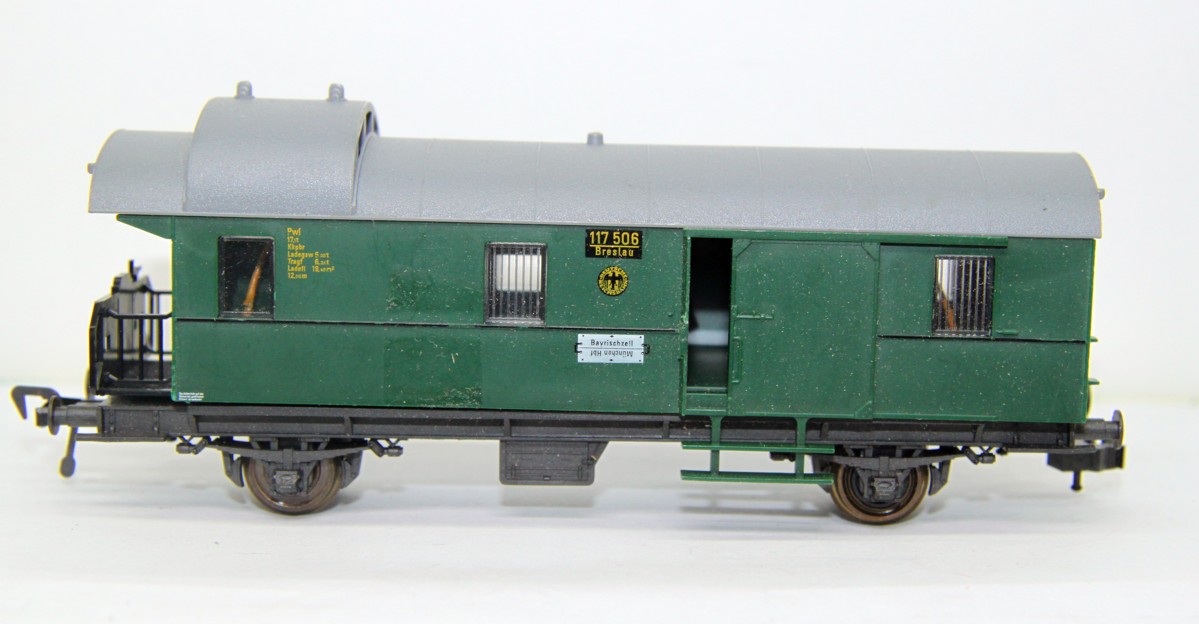  Fleischmann 5005, Gepäckwagen mit Aufschrift "117 506", Deutsche Reichsbahn DC, Spur H0, mit Ersatzverpackung