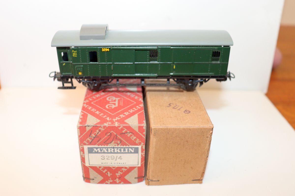 Märklin 4006 (346/1), skirted car, dark green, 2nd class, in very old original packaging, AC, for H0 scale, 
