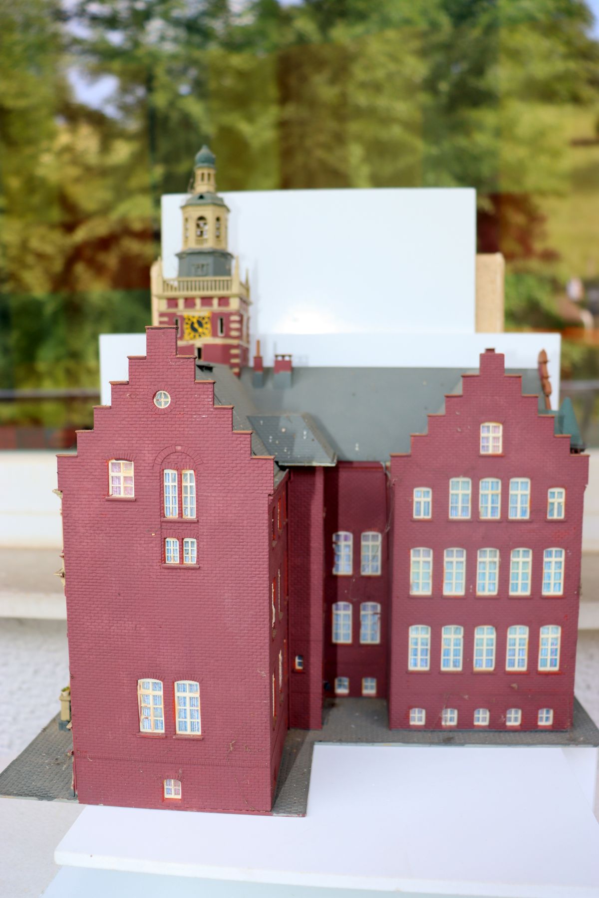 Model SW21973, Leer City Hall, for ?? gauge, illuminated, dimensions: approx. 29 cm × 23 cm × 35 cm (height)