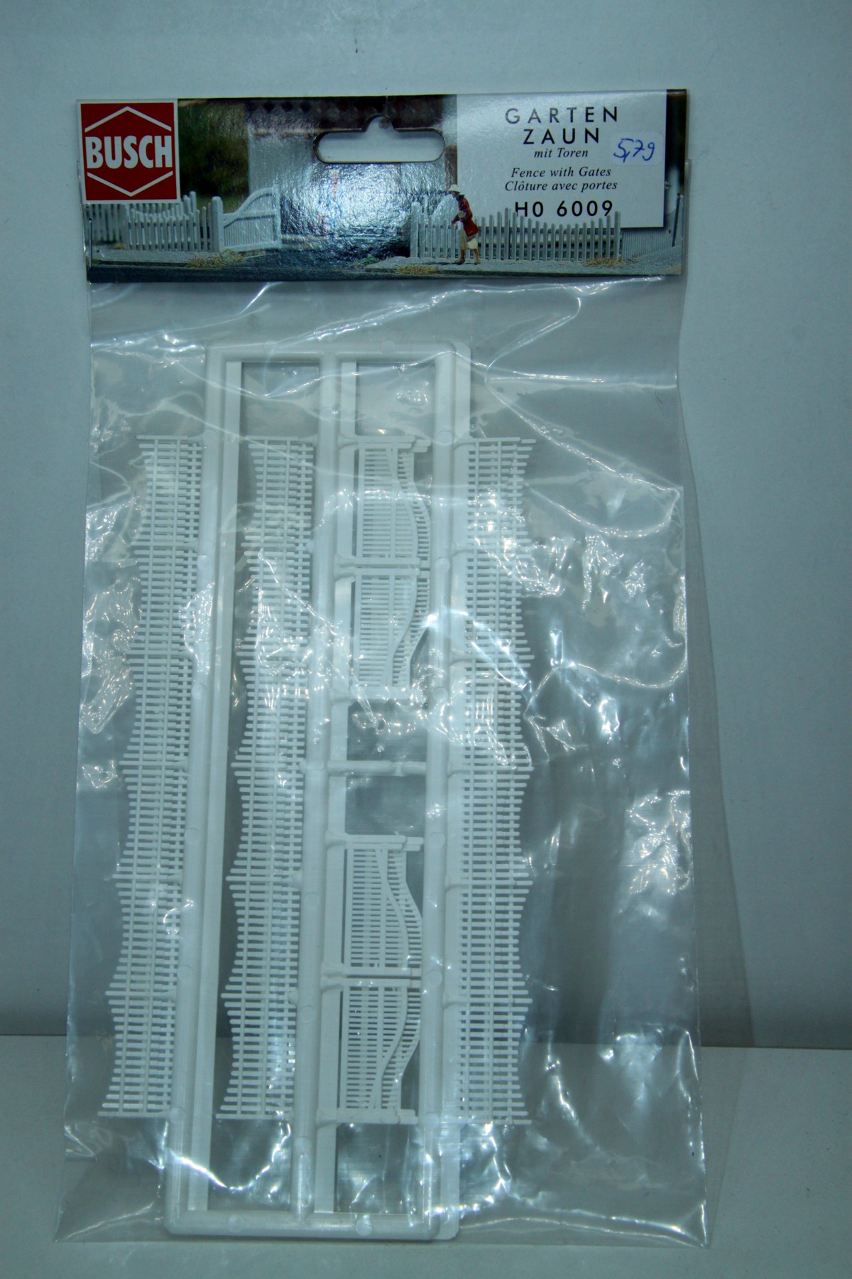 Busch 6009 - Garden fence with gates, for gauge H0, 