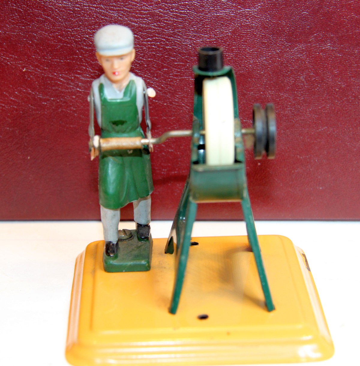  Wilesco - Mann an Schleifstein für Dampfmaschinen (Handwerkerserie), aus Blech als Zubehör für Dampfmaschinen 