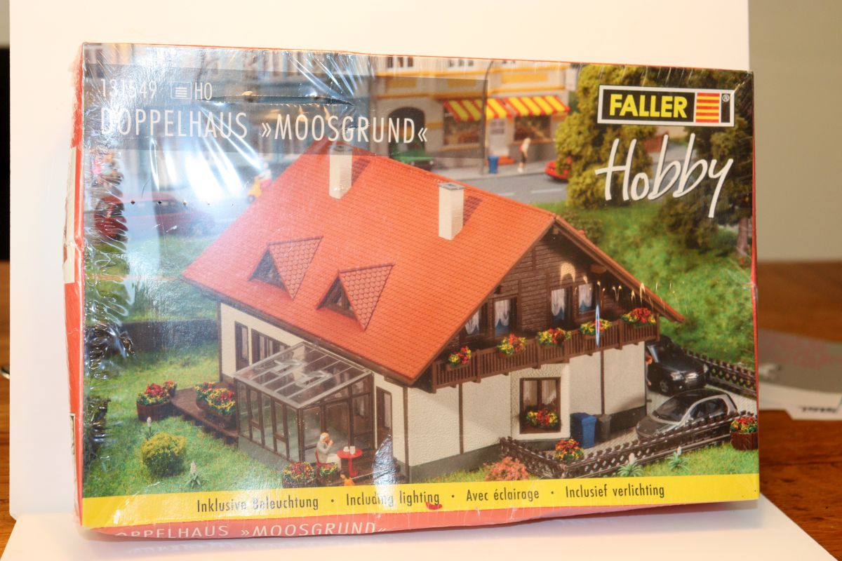 Faller 131549, Bausatz: Doppelhaus Moosgrund, Epoche IV, für Spur H0