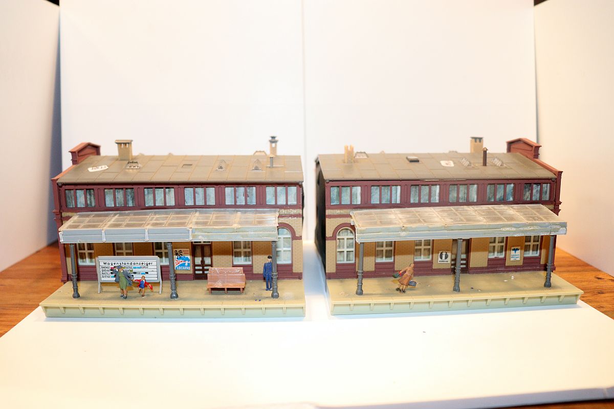 Modelling SW19969, Faller main station, consisting of three parts, (already assembled from kit), for H0 gauge, 