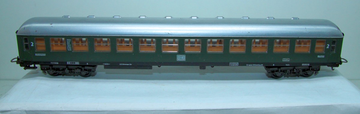 Lima, D-Zugwagen Set, SW 15528, Konvolut aus vier alten D-Zugwagen (1* 2.Klasse DB, 1*1.Klasse FS, 1*DSG Schlafwagen, 1* Gepäckwagen DB), DC, Spur H0, ohne Originalverpackung. Die Wagen kommen von einer Anlage, siehe Bilder