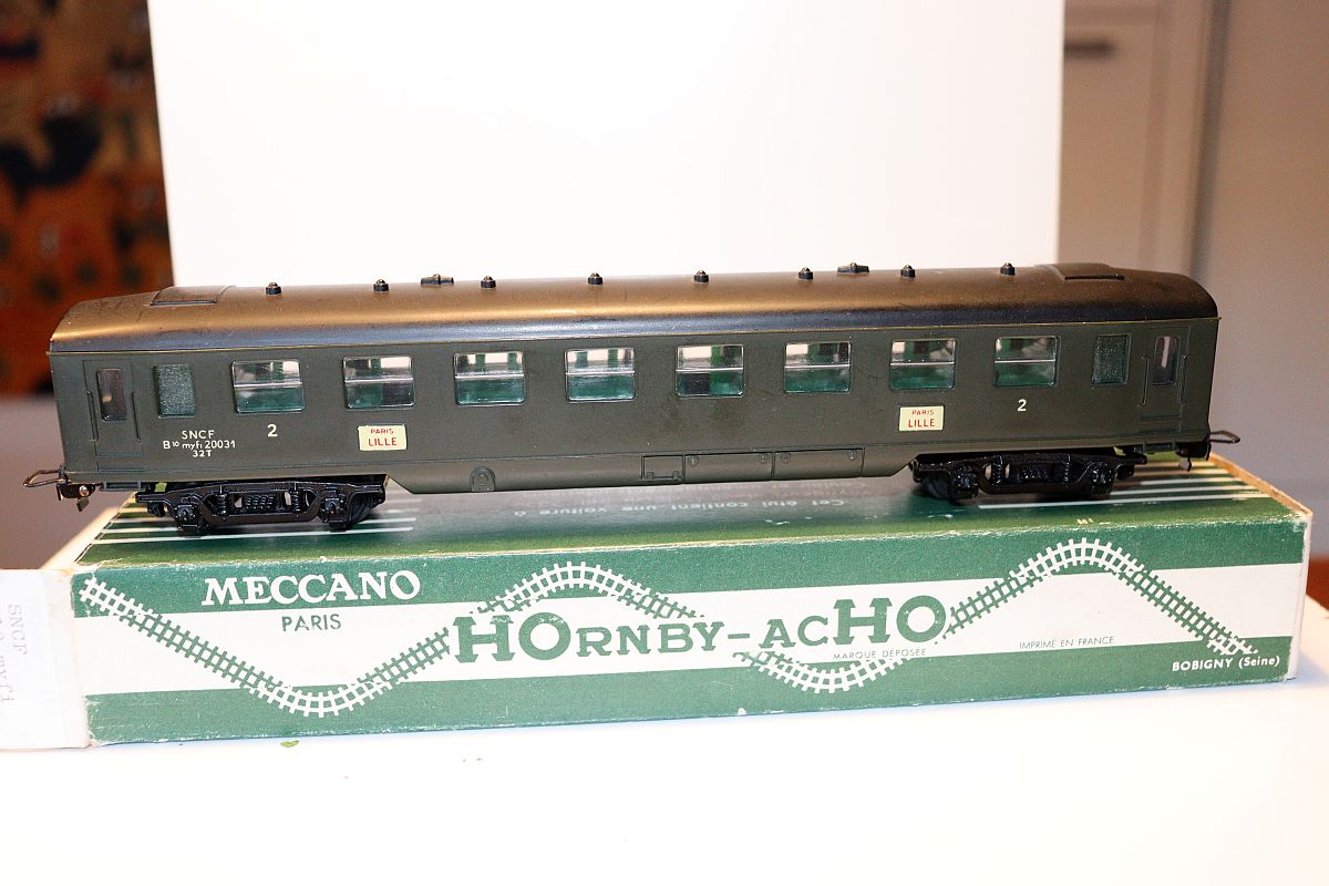 Hornby 733, Personenwagen 2. Klasse (SNCF Bmy 12514), grün 