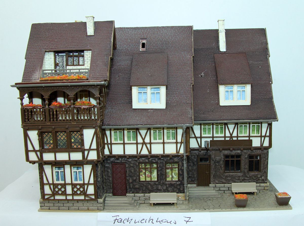 Modellbau SW19720, half-timbered house 7, (already assembled from kit), for H0 gauge, without original packaging, see pictures