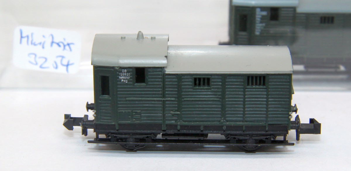 Minitrix Trix 3254, Güterzug Begleitwagen der DB, grün, DC, Spur N, in ErsatzVP