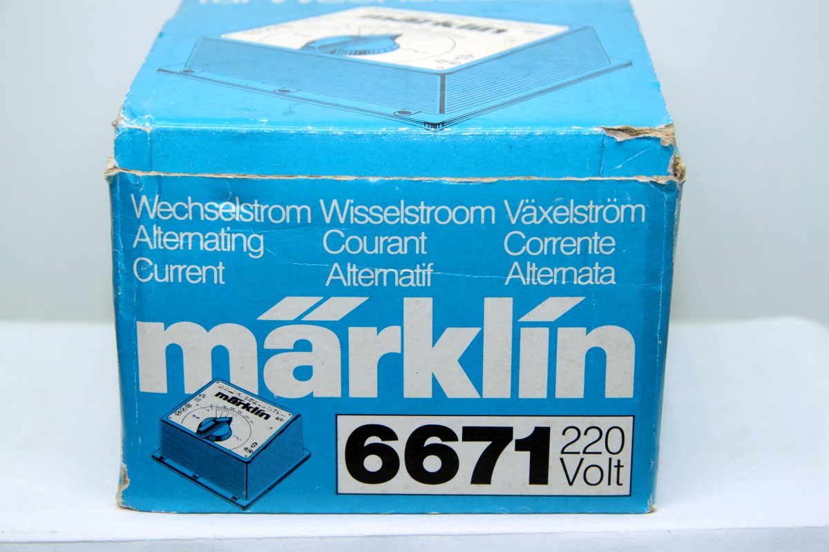 Märklin 6671, Transformater,  Fahrregler 220V,  - 4-16V + Lichttransformator 16V für Wechselstrom,