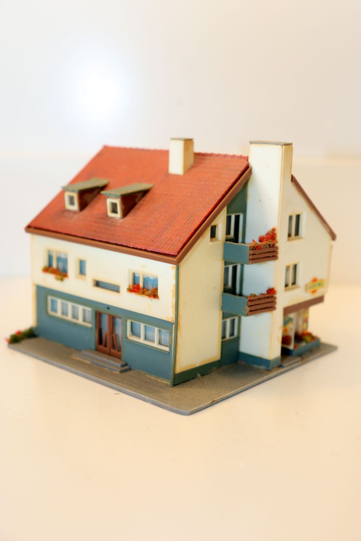 Model Kit SW21177, Shop with Residential House (already assembled from kit, item comes from a dismantled layout), for N gauge, 