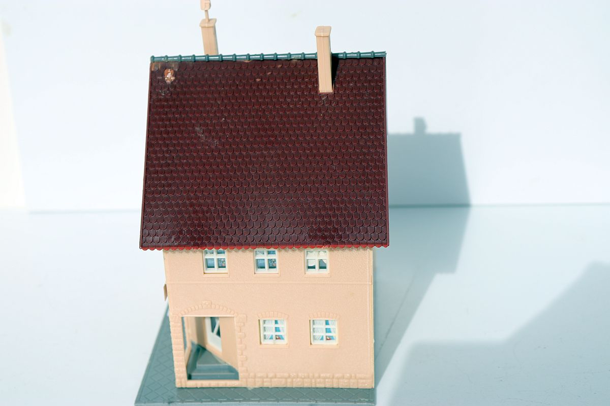 Modellbau SW20041, end row house, ‘Restaurant Oase’, gauge H0, (already assembled from kit), 