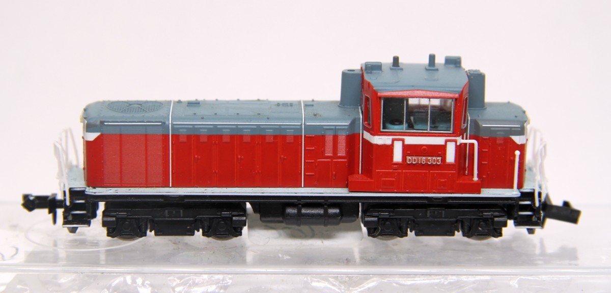 Unkekannt DD 16303, Diesellok rot, DC, Spur N, in OVP