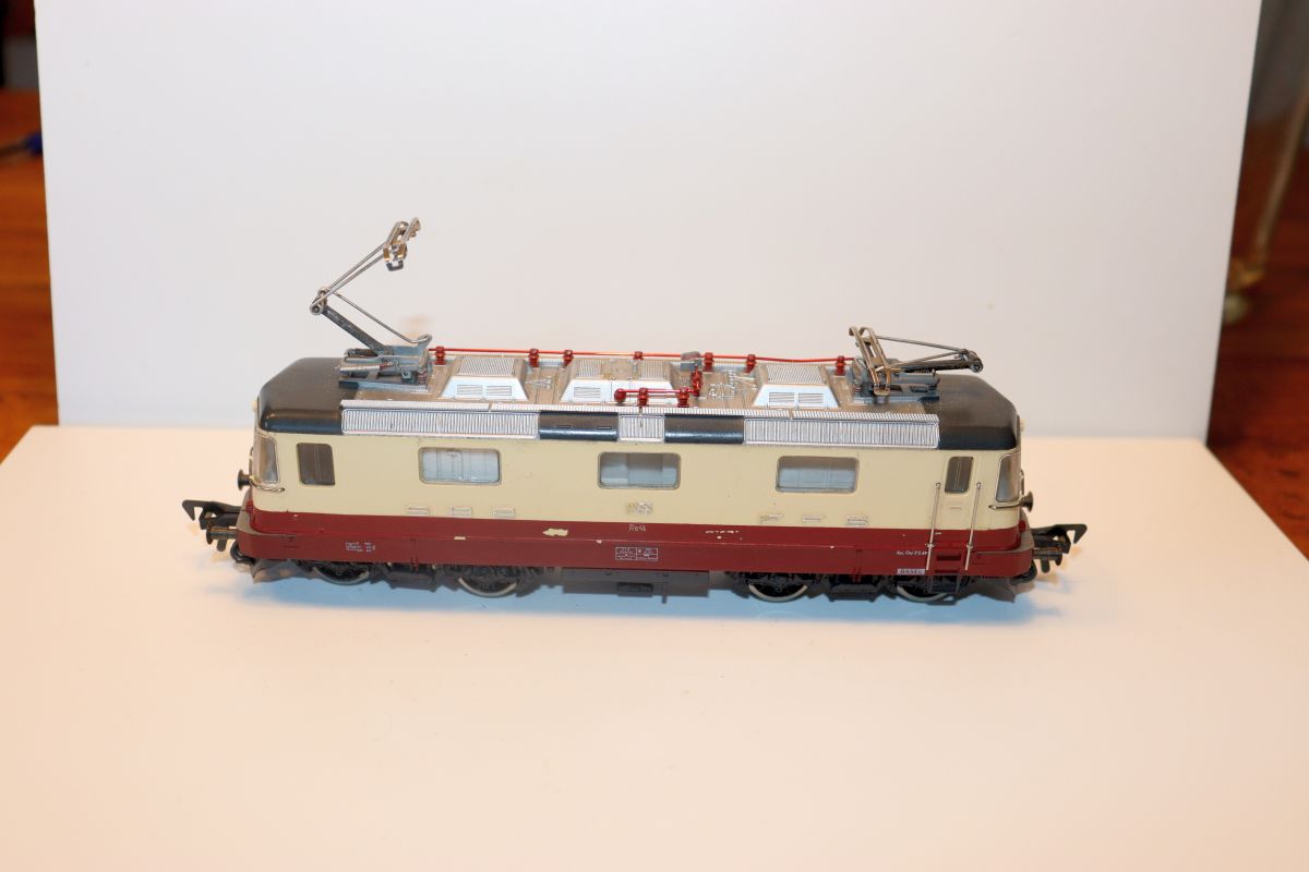 Fleischmann SW22105,  Re 4/4  E-Lok  11156, rot/beige,  TEE SBB-CFF (Schweiz)