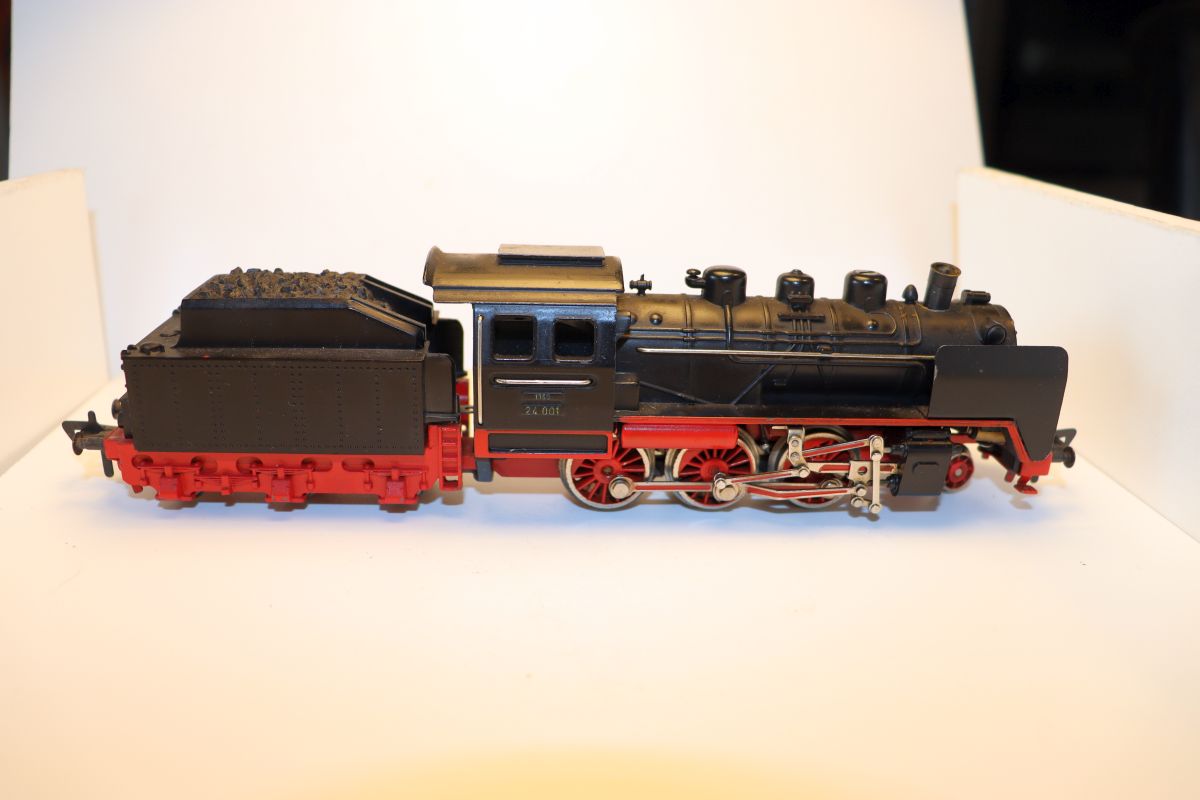 Fleischmann 1350,  Dampflok mit Tender BR 24 001, schwarz 