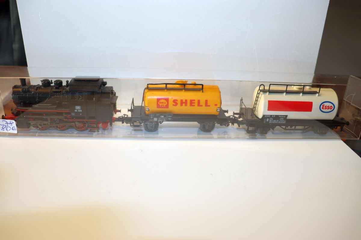 Märklin Zug Set 17, "Tankwagenzug",  Digitale Dampflok BR 89 009 der DB, schwarz , + 2 Tankwagen