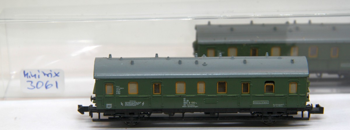  MINITRIX 3061, Wohn-Schlafwagen der DB 992 9 130-4, Epoche IV, grün, DC, Spur N, in ErsatzVP