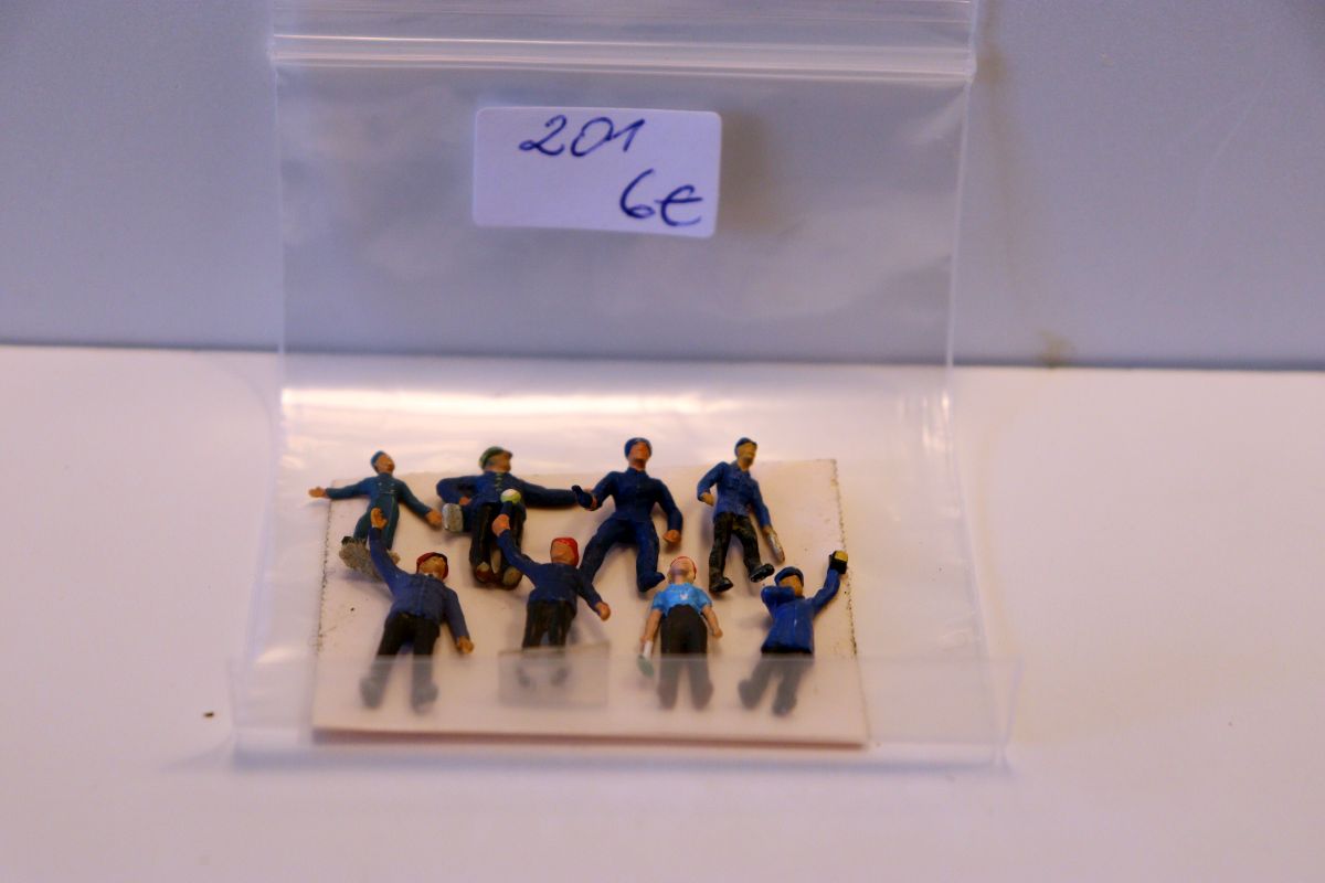 Model Figure Set No. 201, various characters, railroad staff, 8 pieces for H0 scale, in replacement packaging