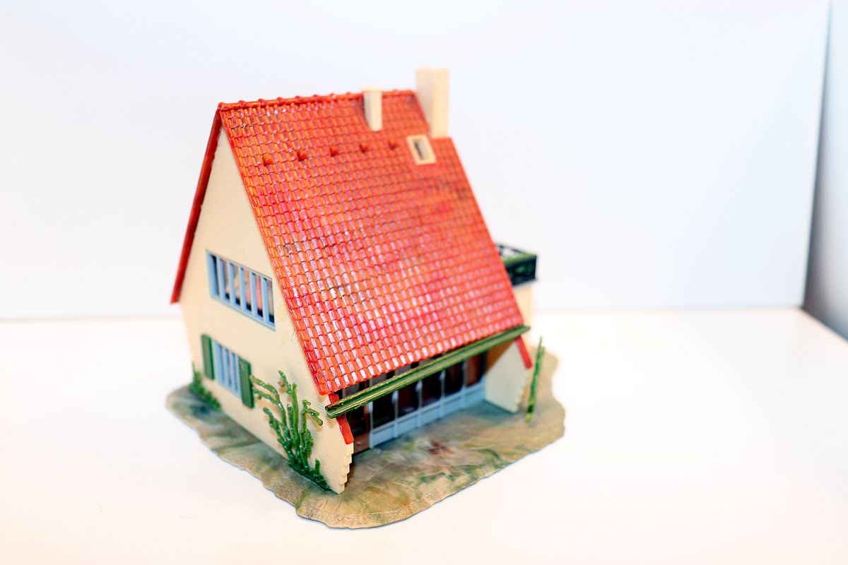 Model building SW20282, house with roof terrace and garage, H0 scale, (already assembled from kit), 