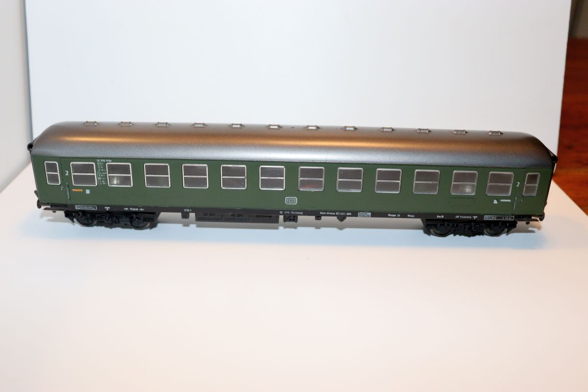 Fleischmann SW22097, D-Zugwagen 2.Klasse der DB, grün, mit Innenbeleuchtung