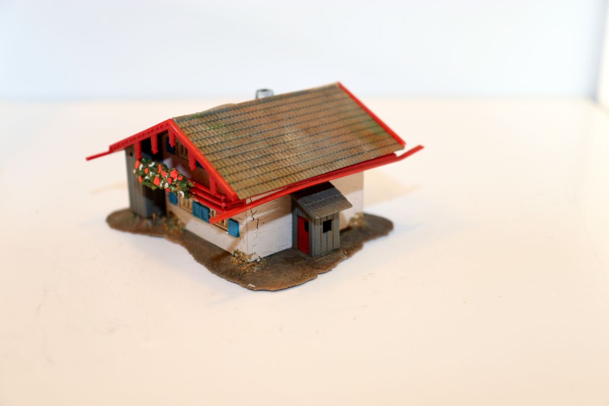 Model Kit SW21182, Small Alpine House (already assembled from kit, item comes from a dismantled layout), for N gauge, 