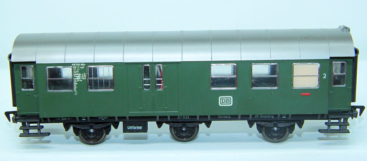 Fleischmann 1408, Umbauwagen mit Gepäckabteil, BD3yge, 3-achsig der DB, grün