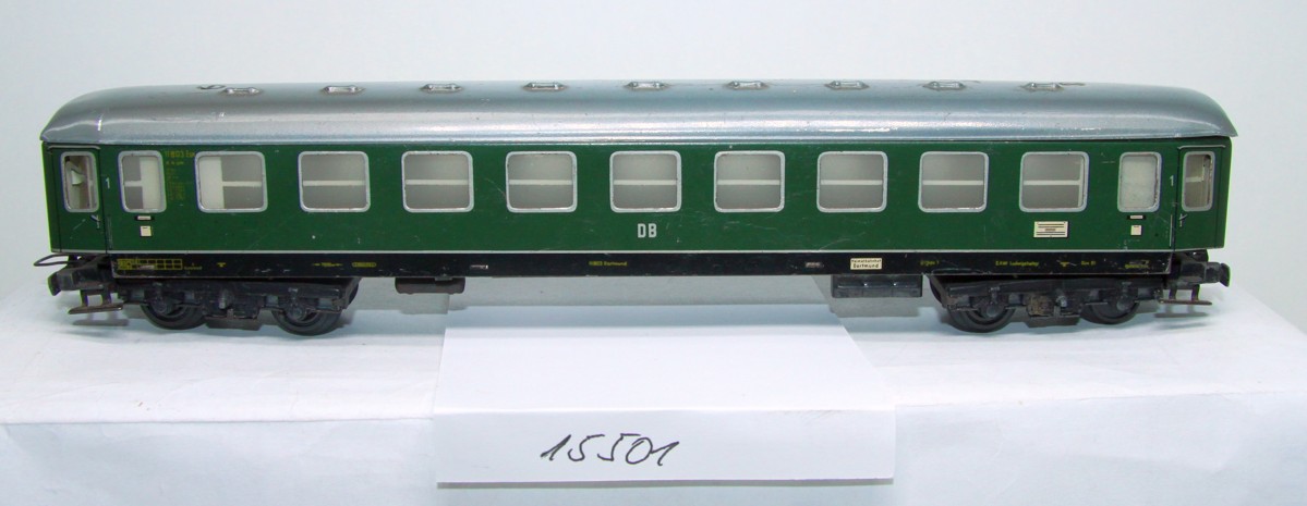 Trix Express D-Zugwagen-Set SW 15501, Konvolut aus vier alten D-Zugwagen aus Blech (2* 1.Klasse, 1*1./2.Klasse, 1*DSG Schlafwagen), DC, Spur H0, ohne Originalverpackung