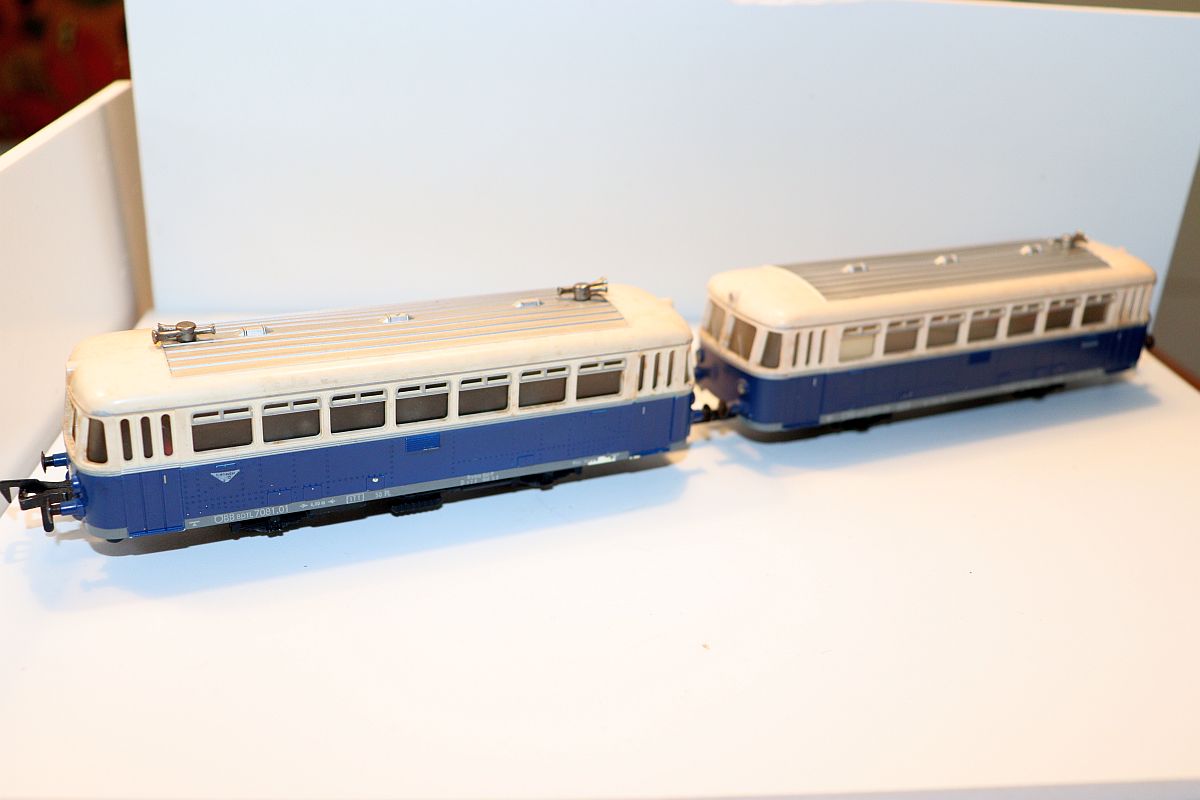 Fleischmann SW20811, Triebwagen mit Beiwagen der ÖBB, blau, DC, Spur H0,