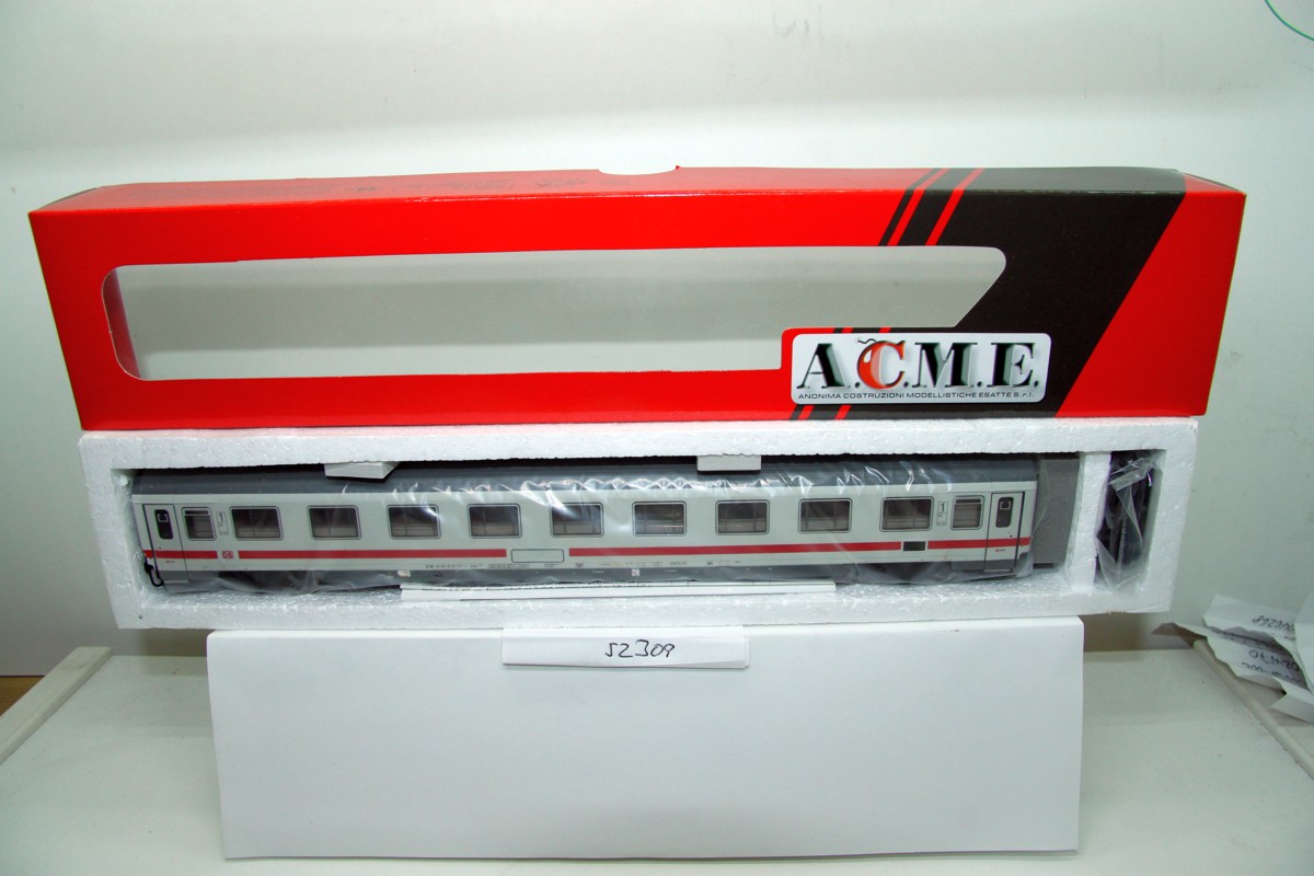 ACME 52309, IC/EC compartment car type Avmz 108.7 (Eurofima), new doors, era VI, DC, for gauge H0, with original box