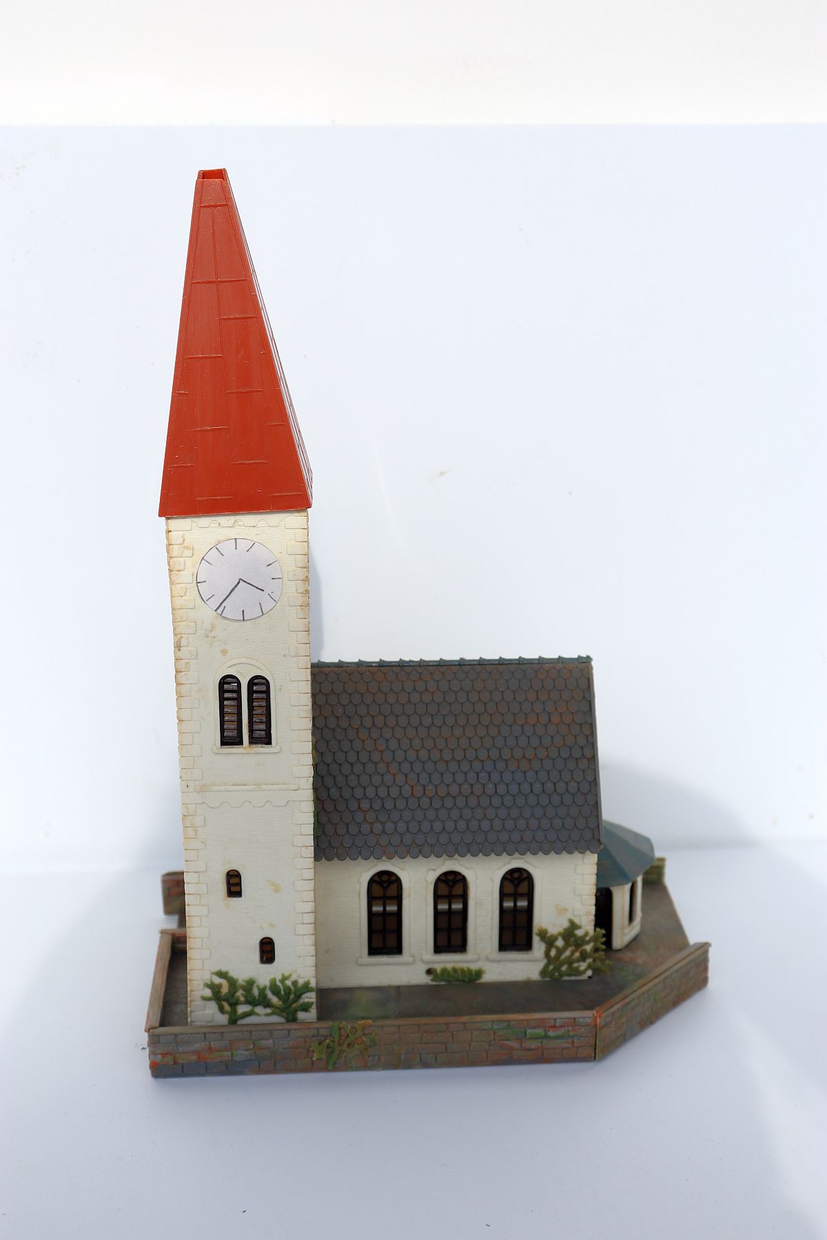 Modellbau SW20024, church with square tower, H0 gauge, (already assembled from kit),