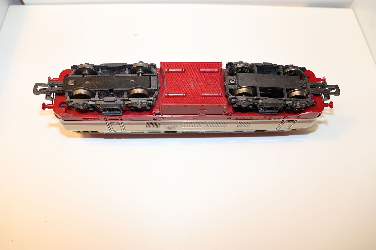 Lima SW20870, DB class 218217-8 diesel locomotive, red/beige, DC, for H0 gauge, see pictures