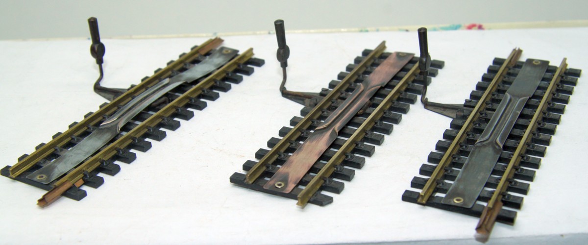 Fleischmann 1700/2 E, Entkuppler Handentkuppler, Spur H0, ohne Originalverpackung, Teilweise stammen die Gleise aus einem Anlagen Rückbau. Einige Schwellen können  defekt oder mit Farbresten behaftet sein. Die Gleise wurden einer Reinigung unterzogen. Der