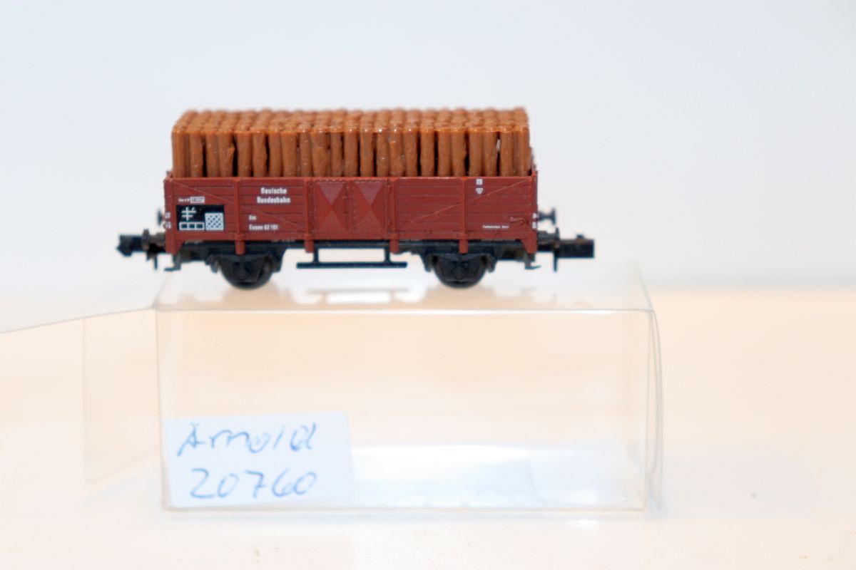 Arnold SW20760, Hochbordwagen, beladen mit Baumstämmen, braun , DC, Spur N 