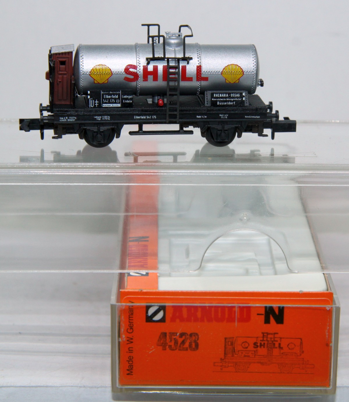 Arnold 4528, Kesselwagen mit Brhs, 2-achsig, silberfarben, mit Aufschrift ´SHELL´, DC, Spur N, in Originalverpackung