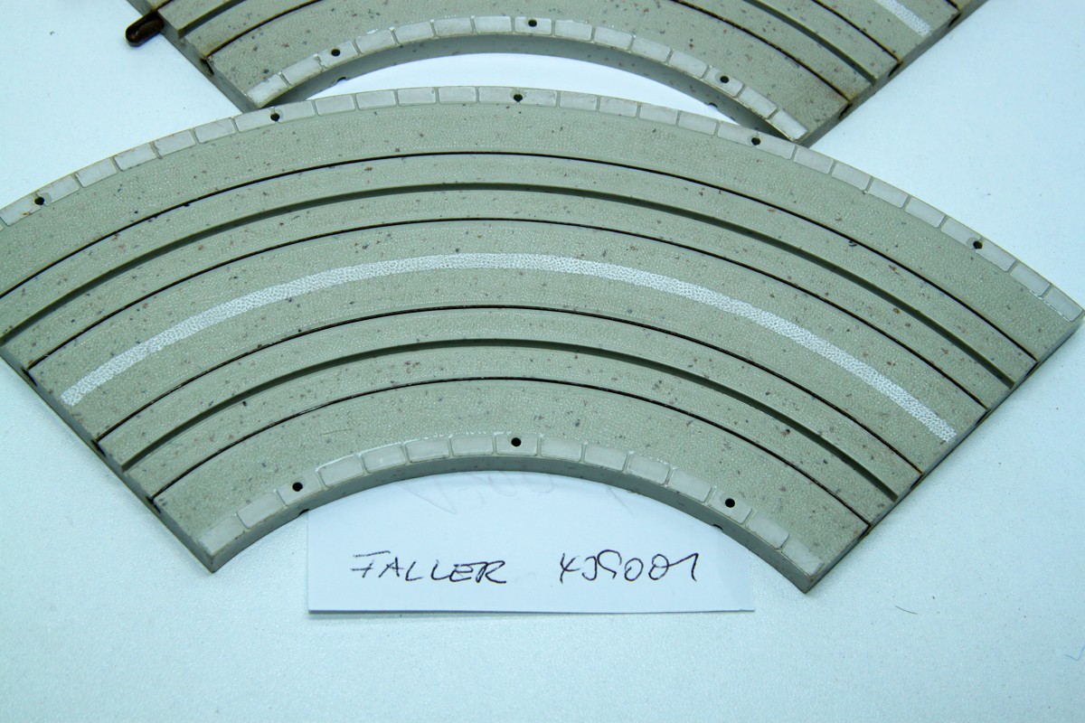 Faller AMS 439001, Fahrbahn Strecke, Kurve Gebogene 90° Grad Bogen, zweispurig, ohne Originalverpackung, Die Teile stammen  aus einem Anlagen Rückbau. Sie wurden einer Reinigung unterzogen. Verbinder können fehlen. Der Preis gilt für ein Teil.