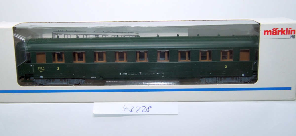 Märklin 43228,SNCF express train car, green 2nd class, apron car, for gauge H0,