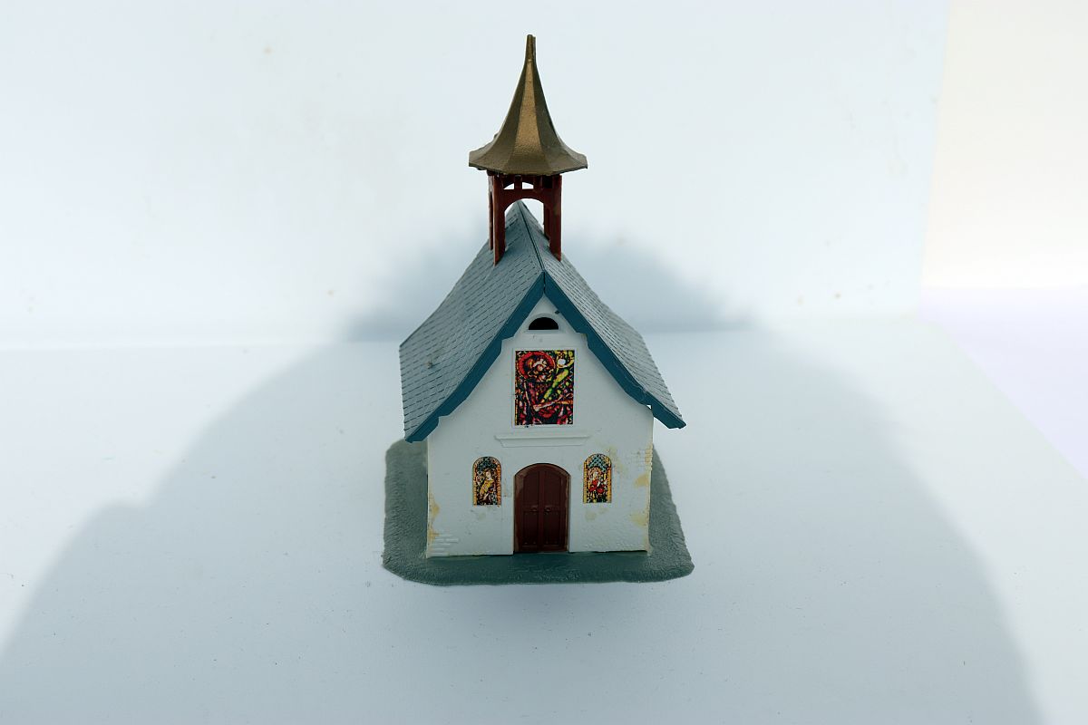 ModellbauModelling SW20030, small chapel, H0 gauge, (already assembled from kit),