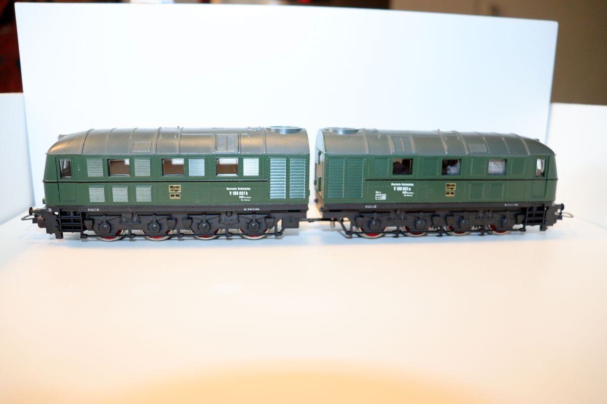 Lima 208115, Doppel-Diesellok BR V 188 001 a/b der DRG,  Epoche III, grün , DC, für Spur H0, siehe Bilder