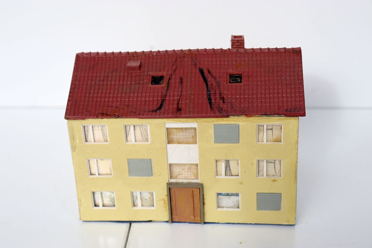 Modelling SW20045, apartment building, era 50s, gauge H0, (already assembled from kit), 