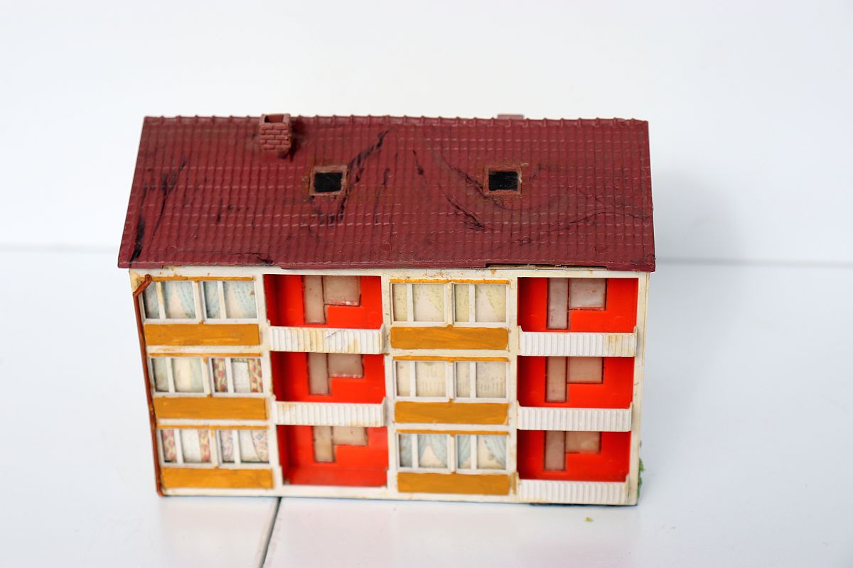 Modelling SW20045, apartment building, era 50s, gauge H0, (already assembled from kit), 