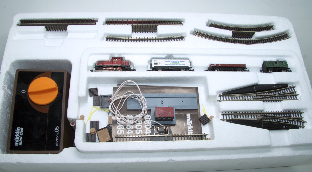 Märklin 8167,Güterzug mit Fahrgerät, DC, Spur Z. Die Lokomotive fährt nicht, Schienen, elektrische Weichen, 3 Güterwagen